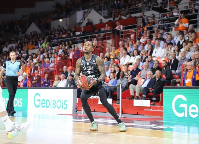 D.Bostas pelnė 9 taškus