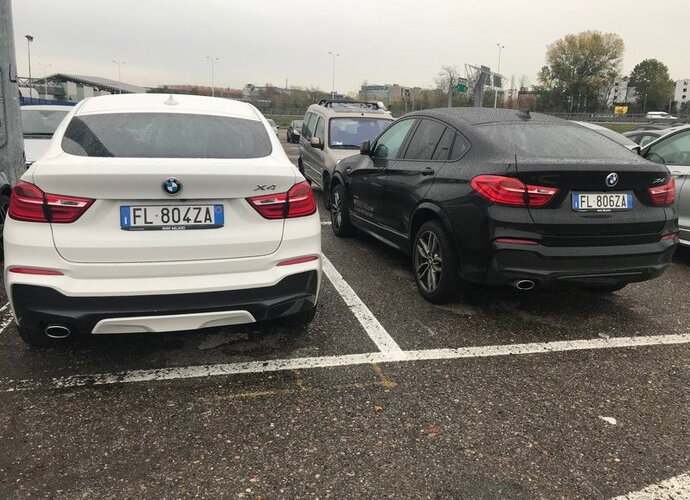 „AX Armani“ žaidėjų automobiliai atrodo iš tiesų solidžiai (Krepsinis.net nuotr.)
