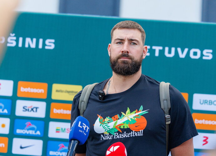 J.Valančiūnas susitarė su Lietuvos čempionais (BNS nuotr.)