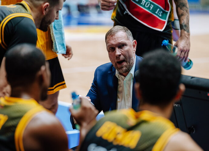 D.Songaila stebėjosi mačo pabaiga (Euroleague.net)