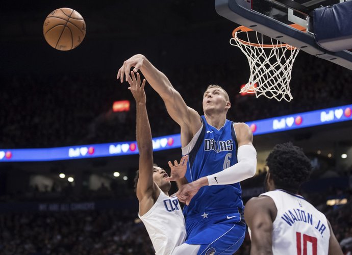 K.Porzingis atkovojo 13 kamuolių (Scanpix nuotr.)