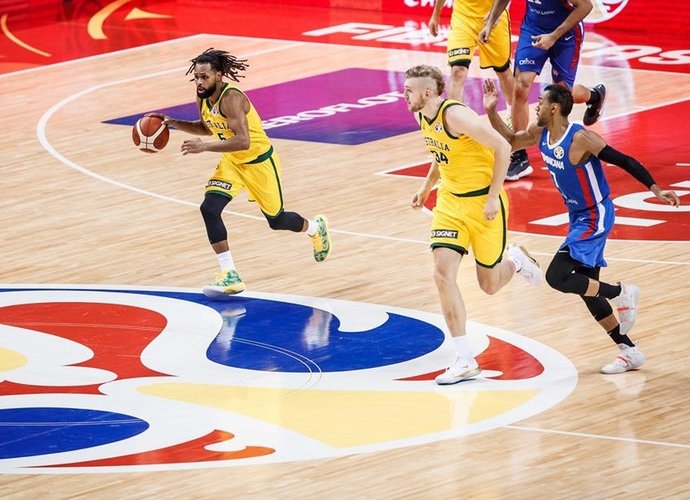 Australai viso mačo metu turėjo sunkiai plušėti (FIBA nuotr.)