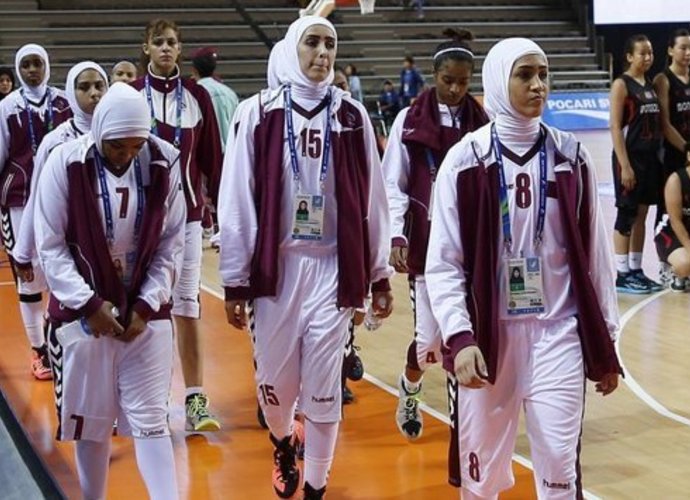 Kataro moterų rinktinė galės žaisti su galvos apdangalais (FIBA Europe nuotr.)