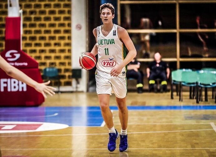 Šešiolikmetis Ą.Tubelis sukėlė rimtų problemų Ukrainos vicečempionams (FIBA Europe nuotr.)