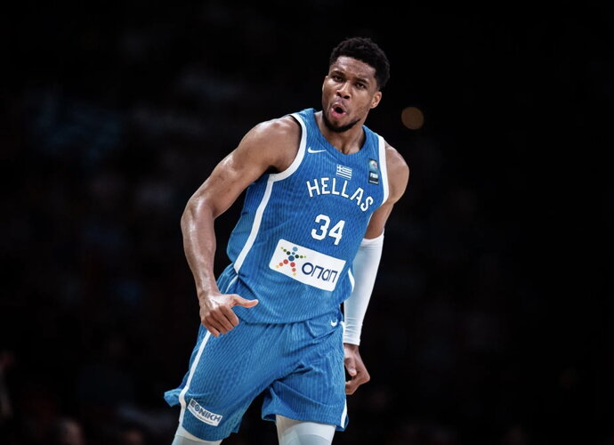 G.Antetokounmpo žaidė neilgai, bet dominuojančiai (FIBA nuotr.)