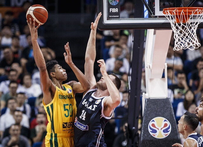 B.Caboclo galimai pažeidė taisykles (FIBA nuotr.)