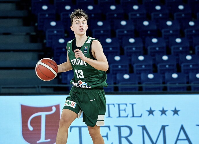 Jaunuoliai pradėjo kovas (FIBA nuotr.)