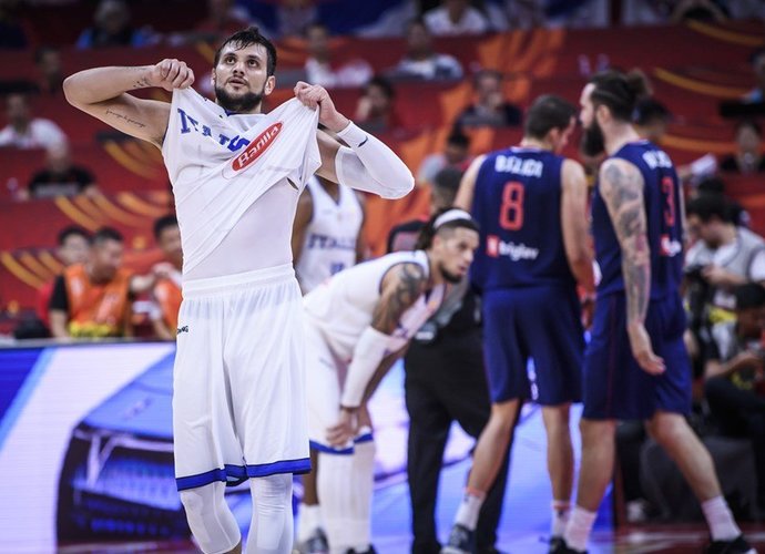 A.Gentile kol kas žaidžia prastai (FIBA nuotr.)