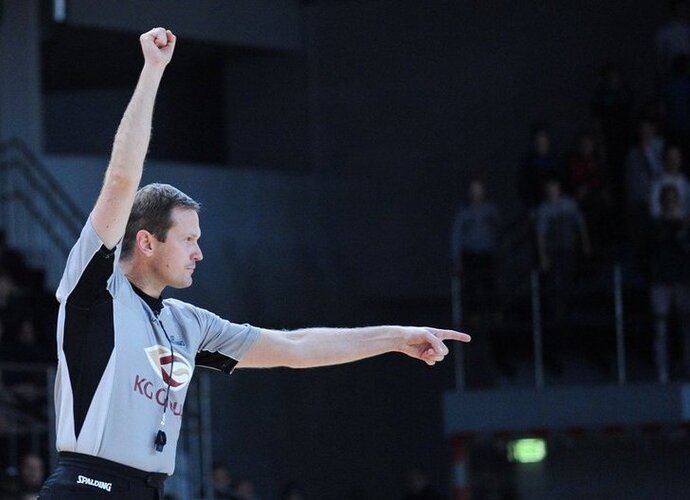 G.Vitkauskas teisėjaus FIBA moterų Europos taurės finale (Domantas Pipas, Fotodiena.lt)