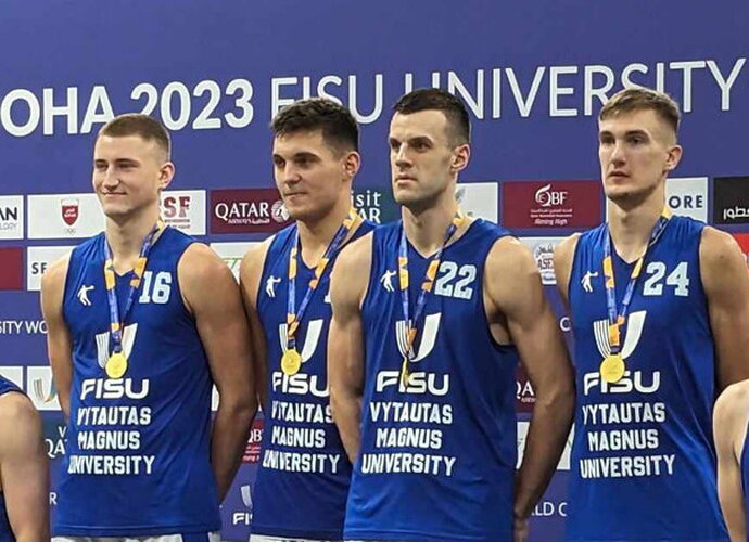 VDU ketveriukė triumfavo Katare