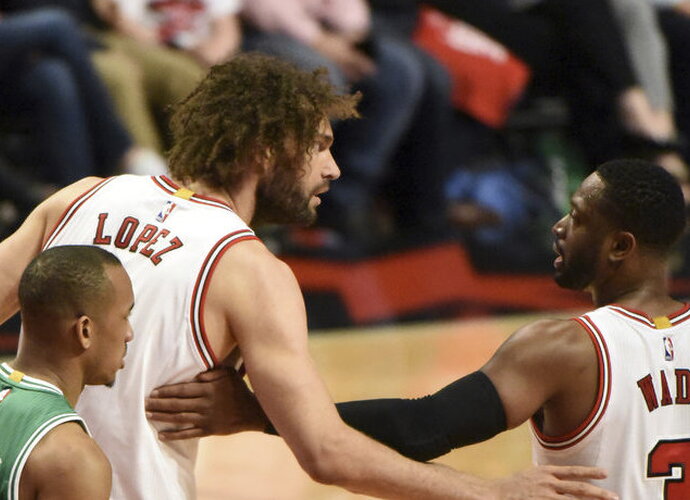 D.Wade'as nusprendė likti gimtojoje Čikagoje (Scanpix nuotr.)