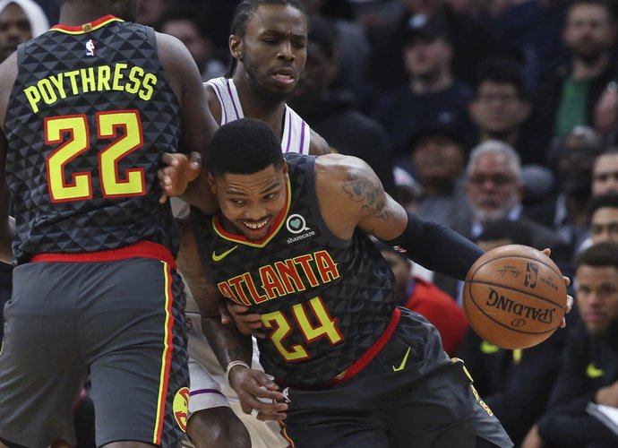 K.Bazemore'as keliasi į Portlandą (Scanpix nuotr.)