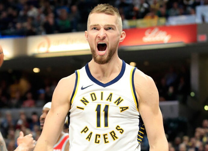 D.Sabonis dvigubai lenkia artimiausią varžovą (Scanpix nuotr.)