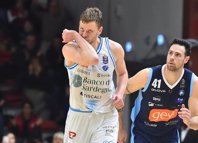 E.Bendžius dažnai atakavo iš toli
