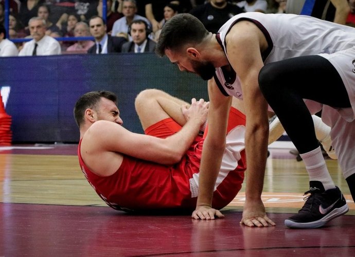 N.Milutinovas susižeidė kelį