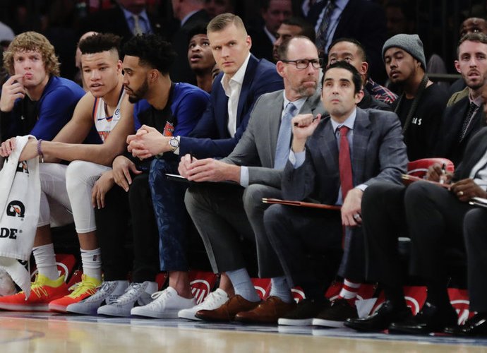K.Porzingis vis dar negali žaisti (Scanpix nuotr.)