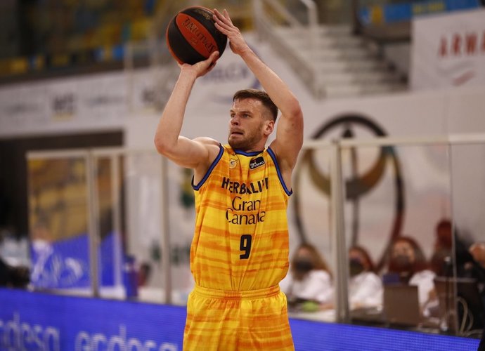 T.Dimša pelnė 12 taškų