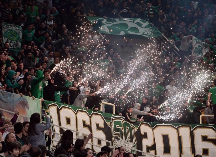 „Panathinaikos“ sirgaliai klubui užtraukė piniginę baudą (Scanpix nuotr.)