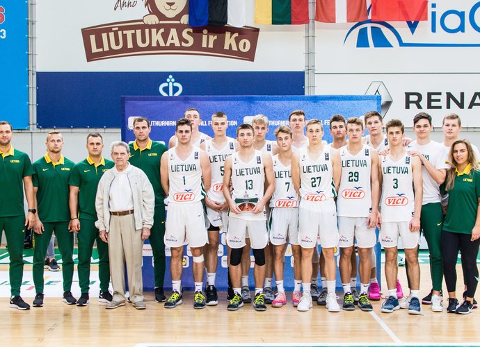 18-mečiai liko antri (Lino Žemgulio nuotr.)
