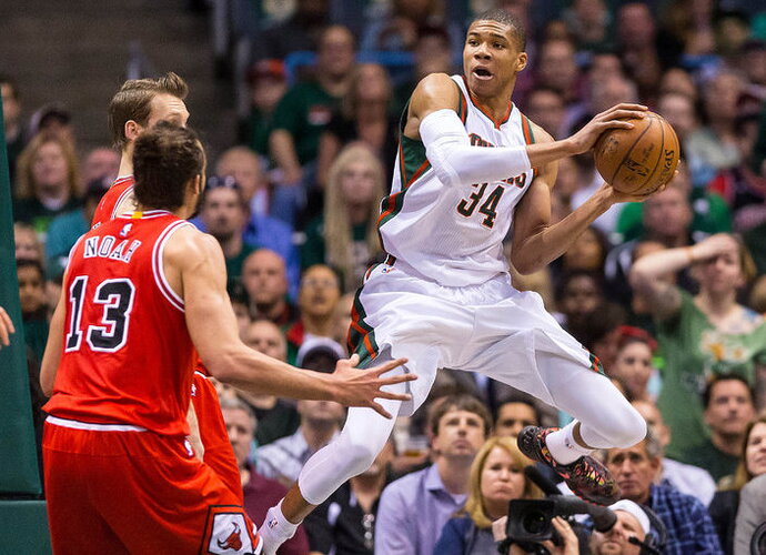 Universalusis G.Antetokounmpo bus bandomas vidurio puolėjo pozicijoje (Scanpix nuotr.)