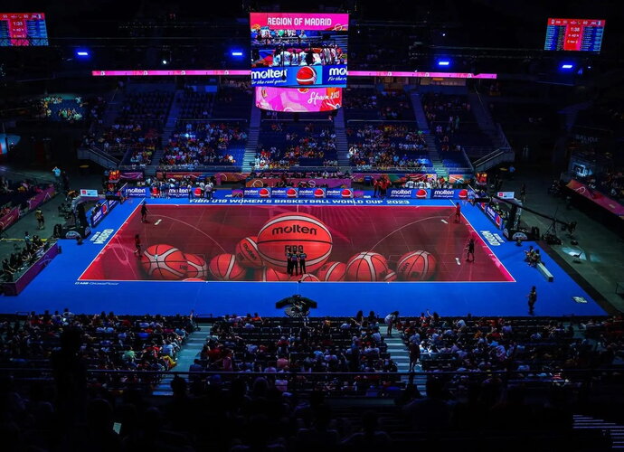 Lemiamos kovos vyks ant LED stiklinių grindų (FIBA nuotr.)