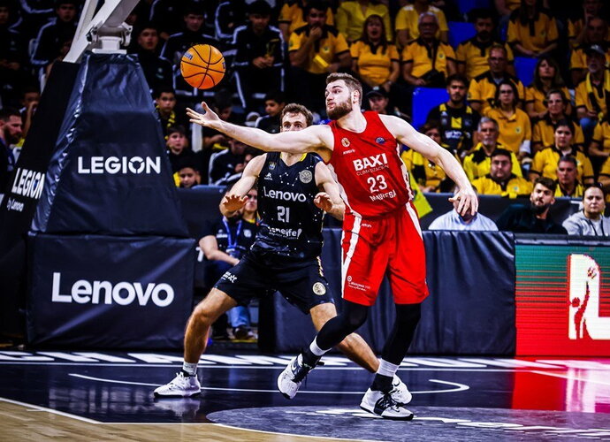 M.Gebenui pergalę įteikė latvis (FIBA Europe nuotr.)