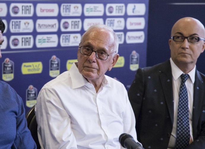 Larry Brownas pasakojo apie naują savo patirtį (Scanpix nuotr.)