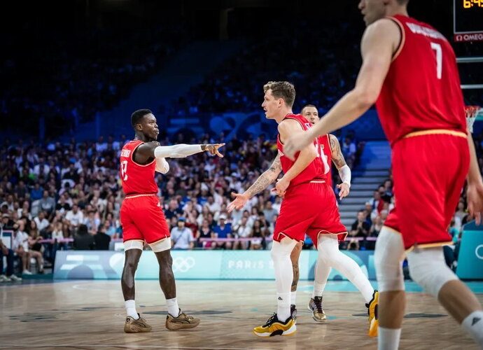 Vokiečiai nepaliko šansų olimpiados šeimininkams (FIBA nuotr.)