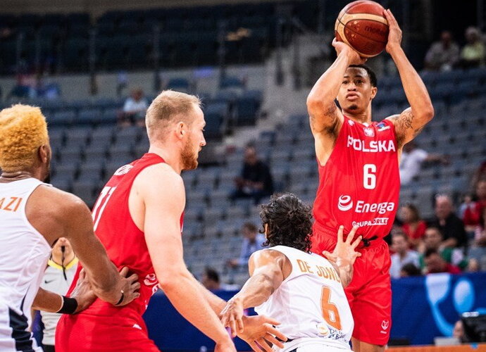 A.J.Slaughteris su Lenkijos rinktine nužygiavo iki pusfinalio (FIBA nuotr.)