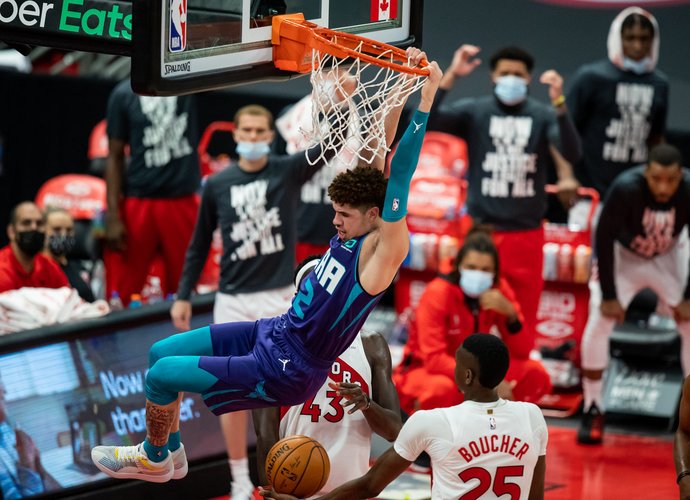 L.Ballas pelnė paskutiniuosius „Hornets“ taškus (Scanpix nuotr.)