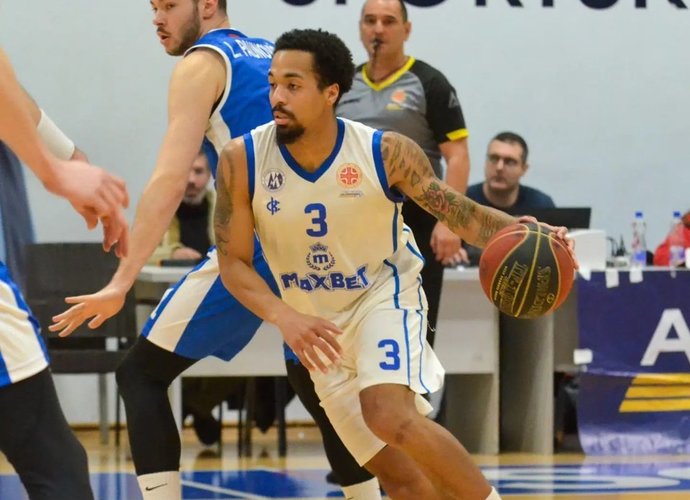 J.Davisas keliasi į LKL