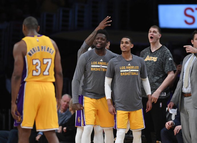 „Lakers“ siekia dar labiau atjauninti savo komandą (Scanpix nuotr.)
