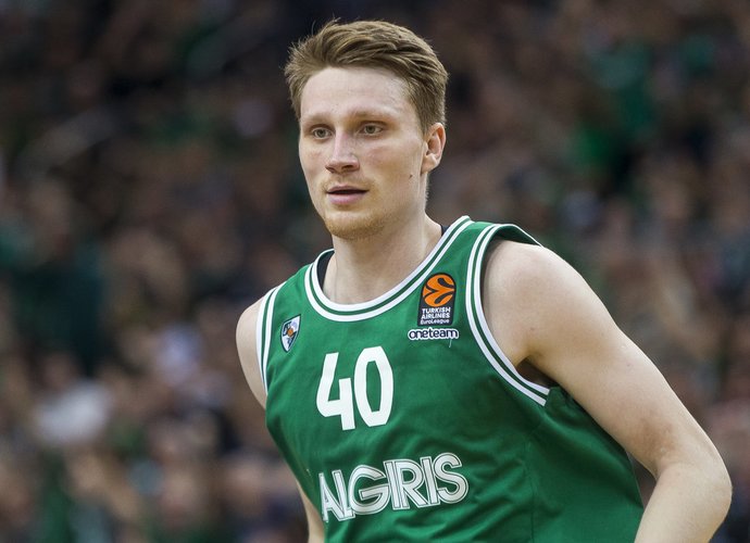 M.Grigonis, kaip ir visa arena, džiaugėsi A.Milaknio dėjimu (BNS nuotr.)