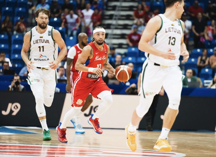 J.Alvarado ves rinktinę į priekį (FIBA nuotr.)