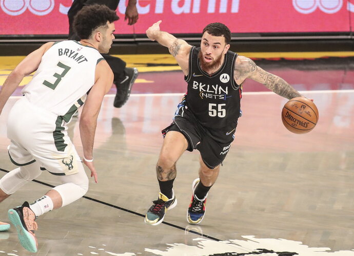 M.Jamesas pluša su CSKA jaunimu (Scanpix nuotr.)
