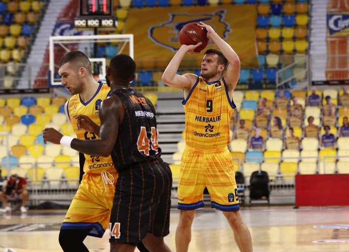 T.Dimša surinko 4 naudingumo balus (Euroleague.net)
