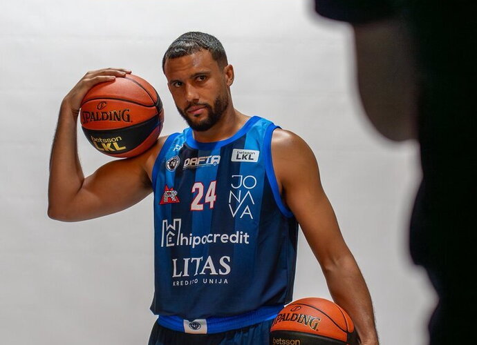 J.Henry debiutuoja LKL 