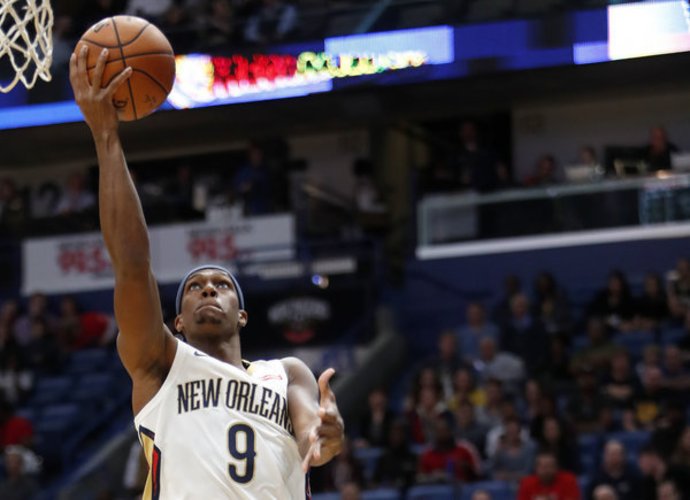 R.Rondo oficialiai debiutavo su „Pelicans“ apranga (Scanpix nuotr.)