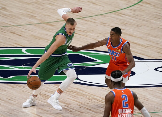 K.Porzingis vienam mačui perėmė L.Dončičiaus regalijas (Scanpix nuotr.)