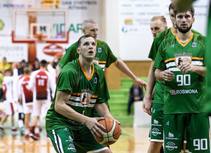 Telšių“ krepšininkas praėjusią savaitę žaidė su abiem klubais (L.Šilkaitis, krepsinionamai.lt)