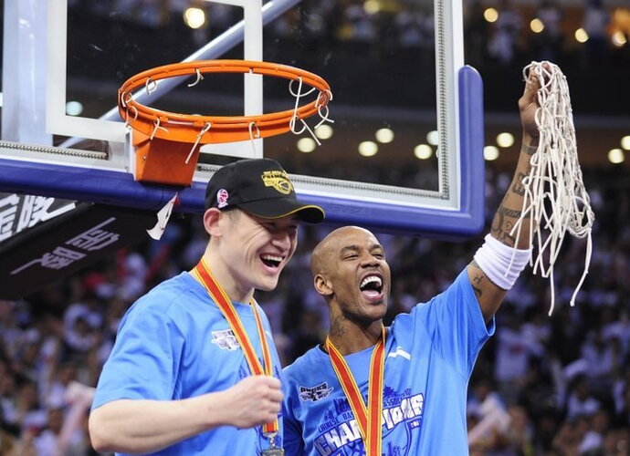 S.Marbury kabinti sportbačių ant vinies net nesiruošia (Scanpix nuotr.)