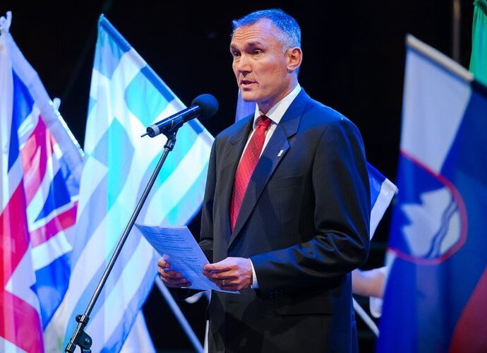 „FIBA Europe“ direktorius Kamilas Novakas pasirašė po visais grasinančiais dokumentais (Scanpix nuotr.)