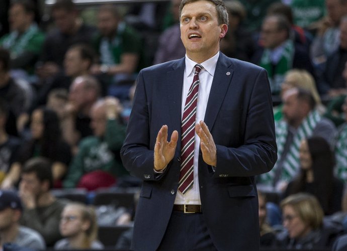 D.Adomaitis komentavo būsimą mūšį (BNS nuotr.)