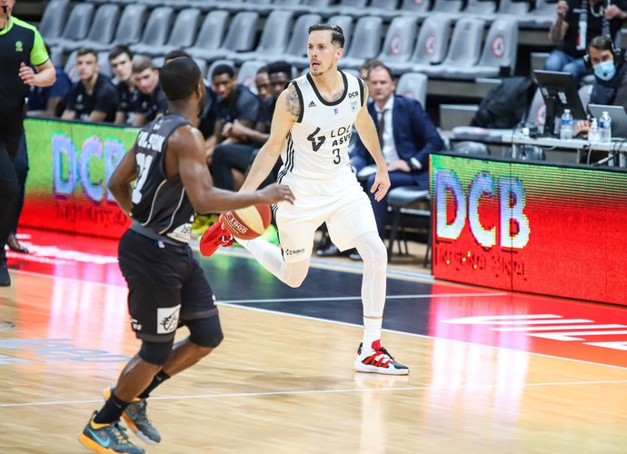 Th.Heurtelis demonstruoja puikią formą