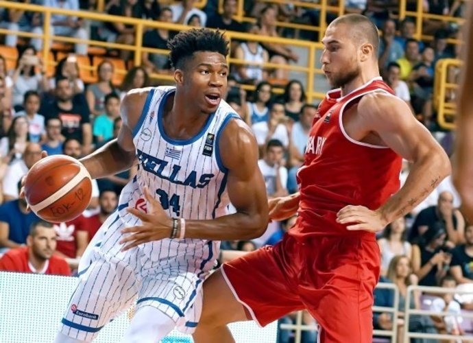 G.Antetokounmpo solidžiai startavo