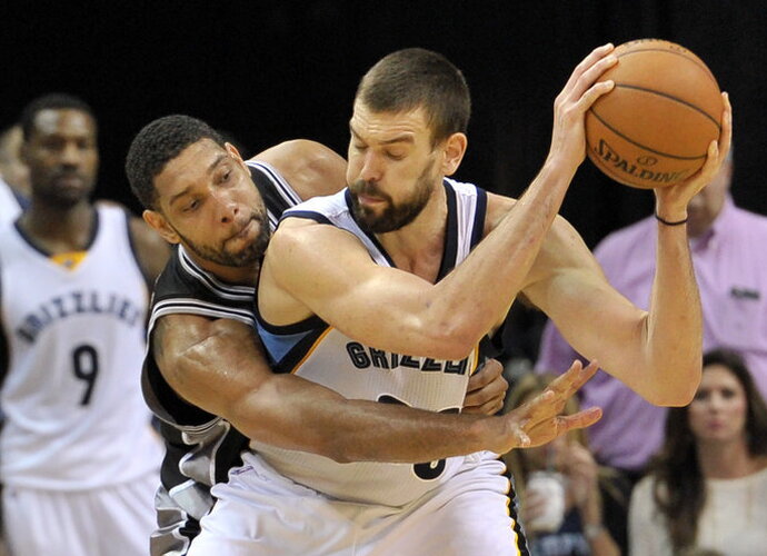 T.Duncanas ir M.Gasolis pasidalijo vietas NBA gražiausių epizodų dešimtuke (Scanpix)