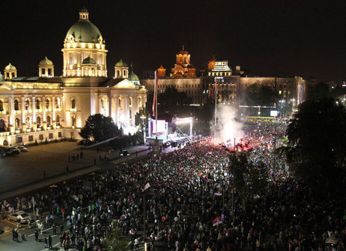 Serbų sutiktuvės Belgrade sutraukė daug sirgalių