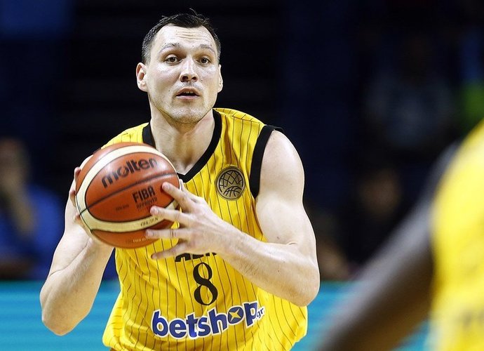 J.Mačiulis dar bent sezoną praleis Atėnuose (FIBA Europe nuotr.)