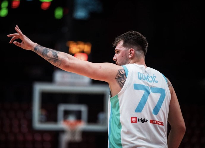 L.Dončičius ves į priekį slovėnus (FIBA nuotr.)