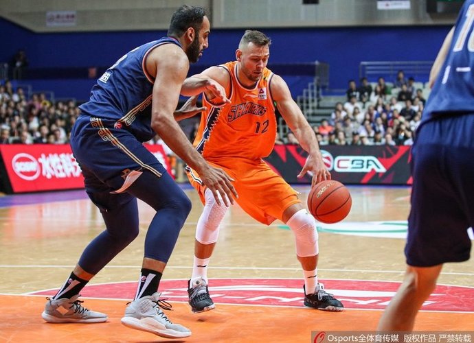D.Motiejūnas pelnė 18 taškų